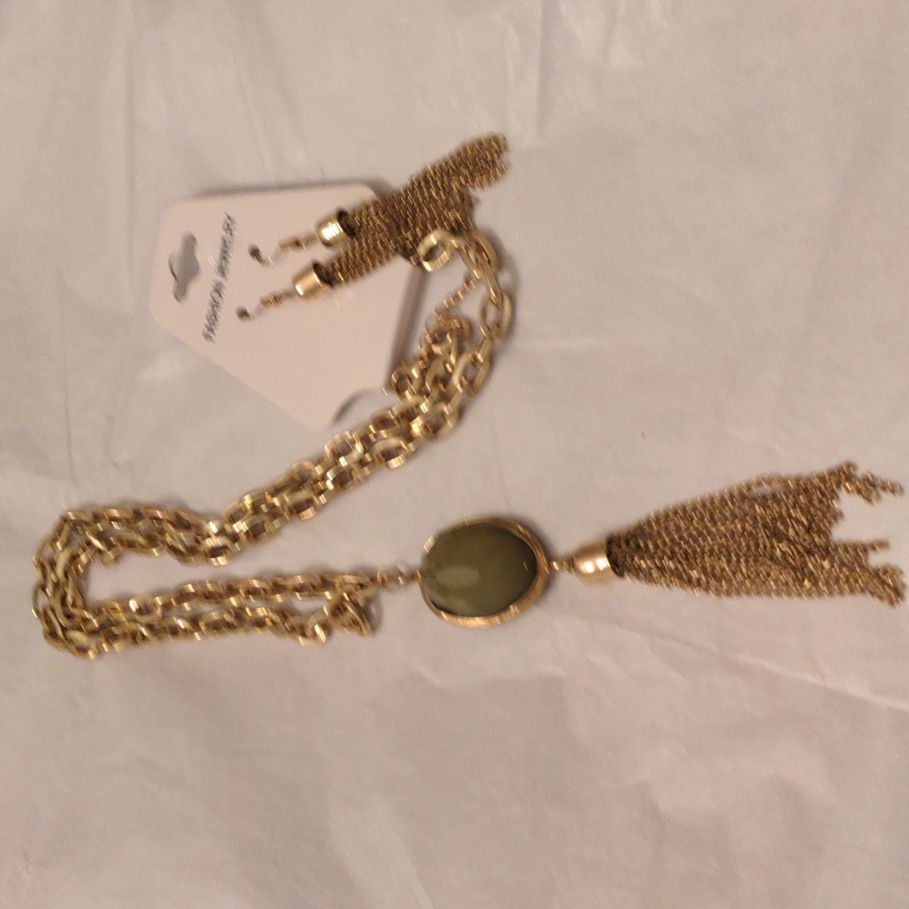 NWT long necklace